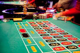 Antarmuka aplikasi y89slots menampilkan meja dealer langsung dan menu navigasi