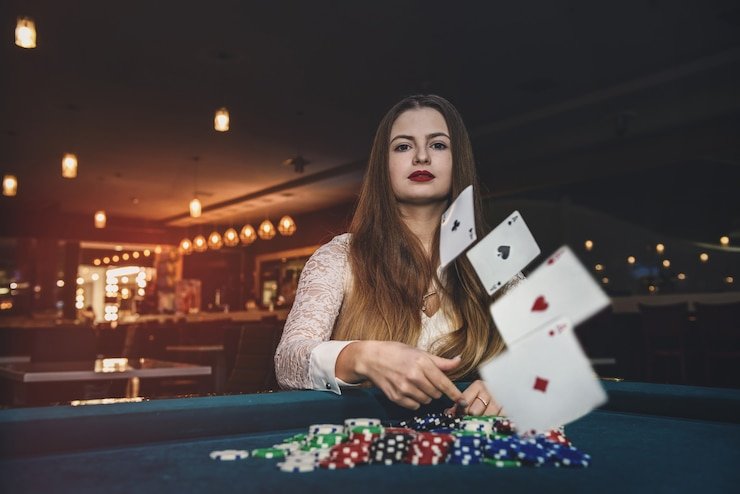 Diagram penjelasan simbol dan garis pembayaran dalam permainan Diamond Empire
